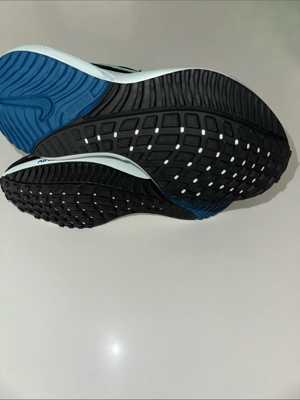 Nike Zoom Vomero 16 black ghost aqua running walking everyday sneakers 6.5